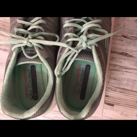 Skechers air cooled lite weight sneaker size 10 - Picture 3 of 12